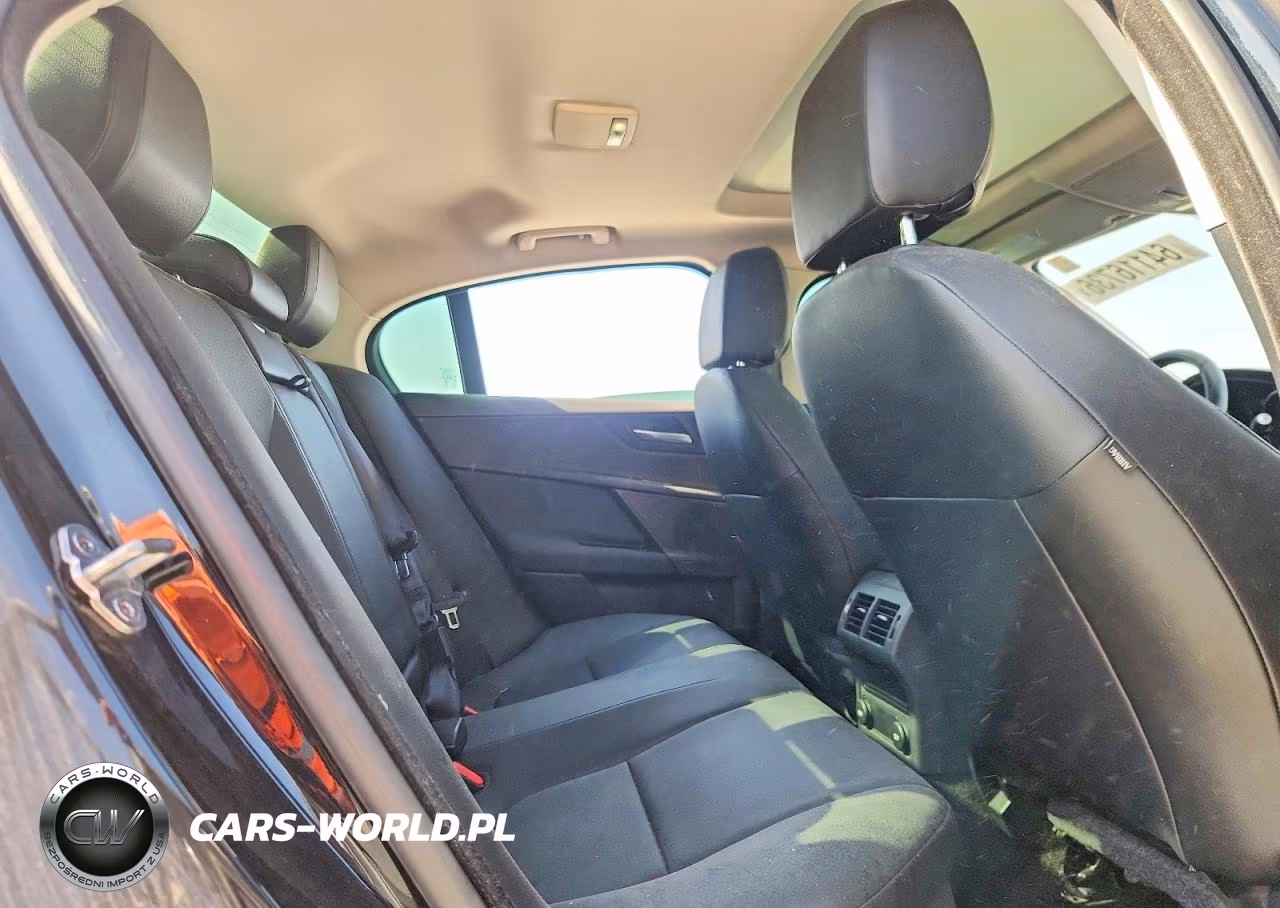 2018 Jaguar Xe Premium VIN:SAJAD4FX1JCP25242 - 10