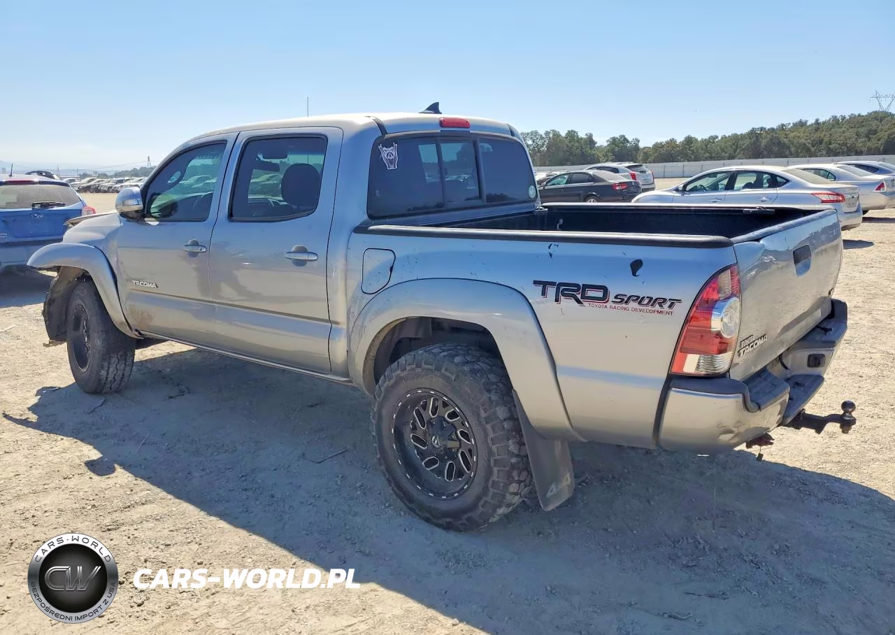 2015 Toyota Tacoma V6 VIN:3TMLU4EN4FM180831 - 2