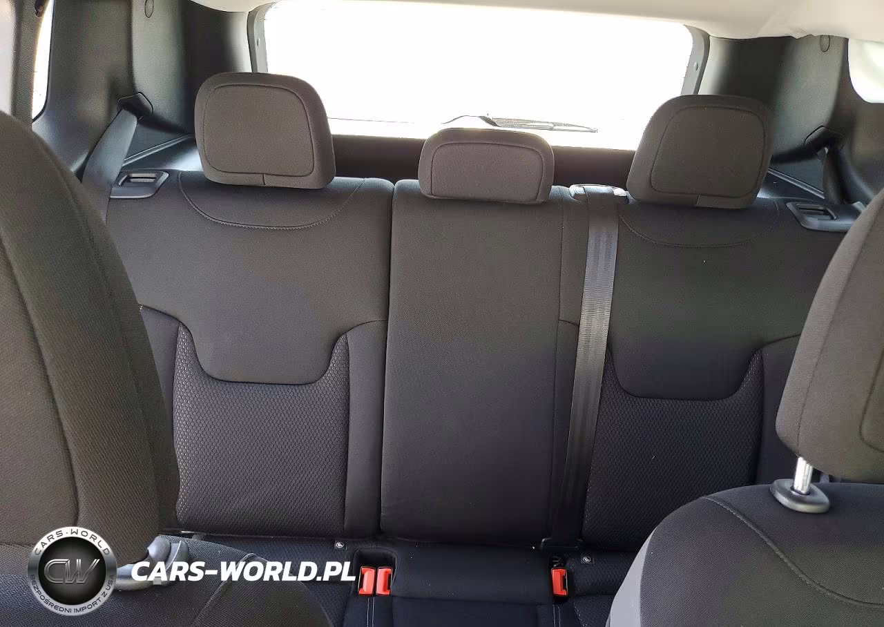 2023 Jeep Renegade Latitude VIN:ZACNJDB11PPP30419 - 10