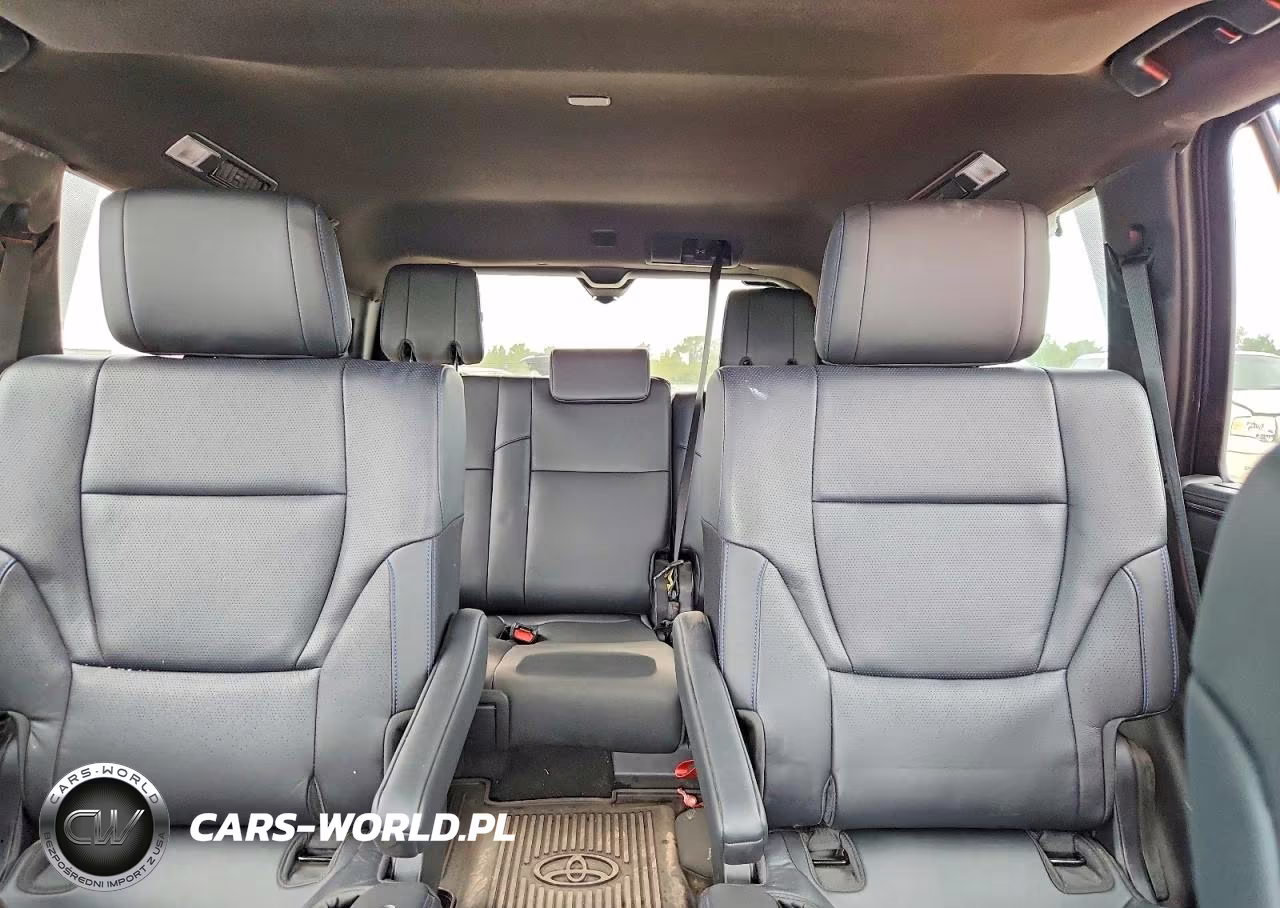 2026 Toyota Sequoia Platinum VIN:7SVAAABA7TX077138 - 10