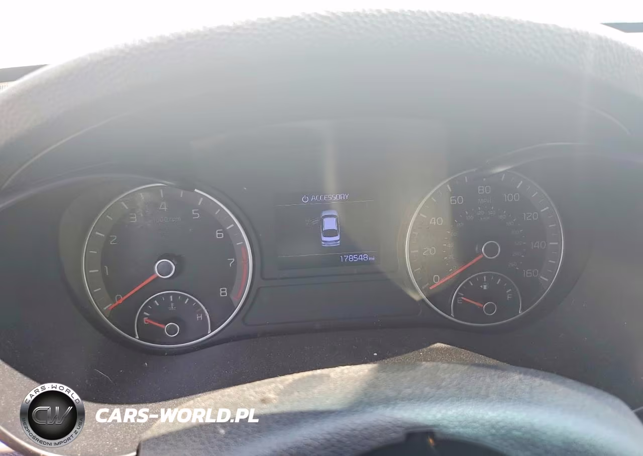 2019 Kia Optima Lx VIN:5XXGT4L33KG358634 - 9