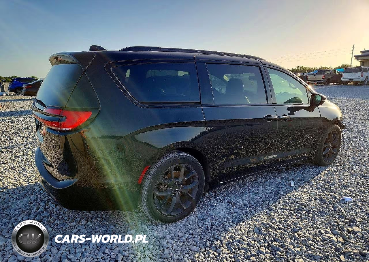 2022 Chrysler Pacifica Touring L VIN:2C4RC1BG8NR106997 - 3