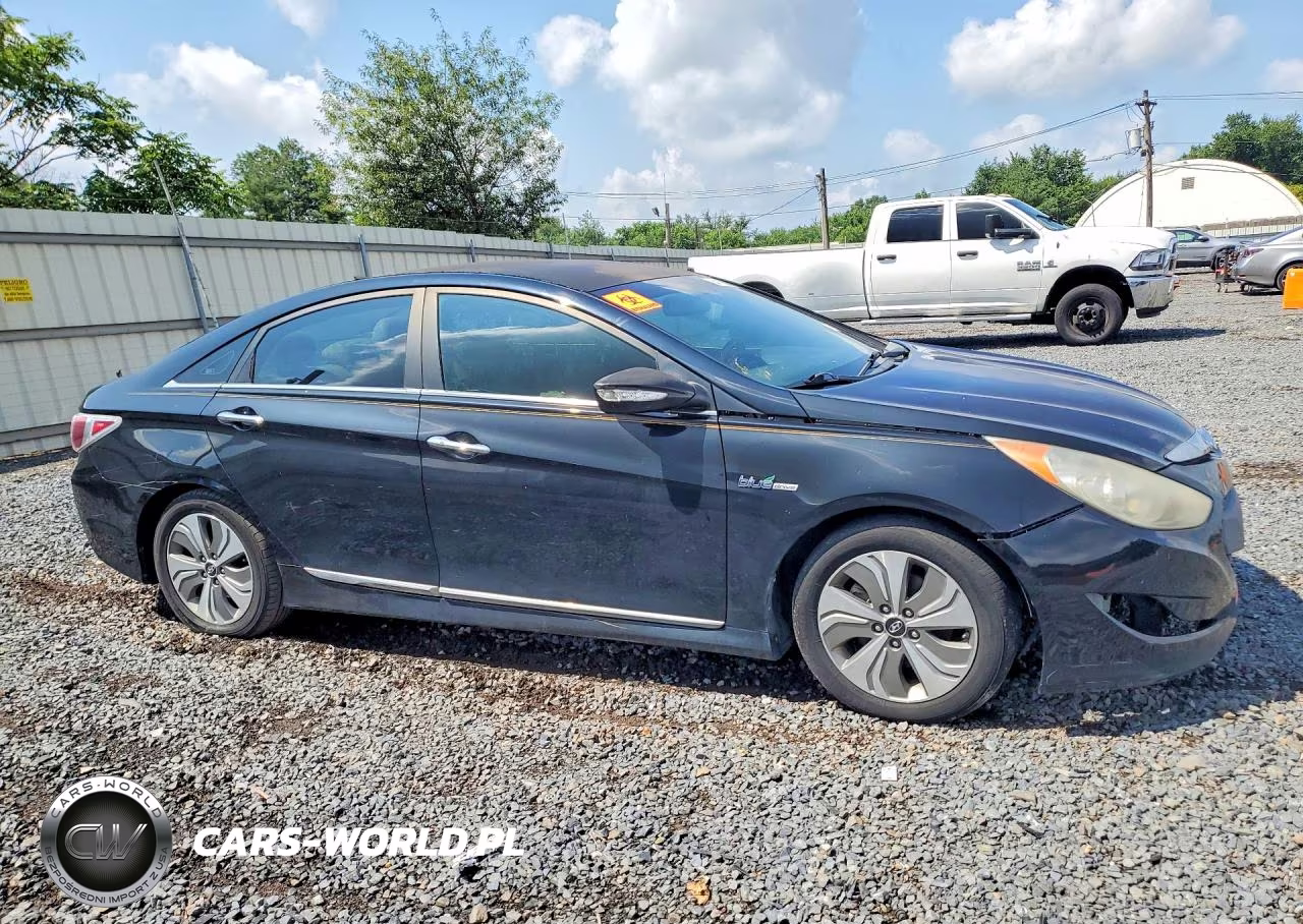 2013 Hyundai Sonata Hybrid VIN:KMHEC4A44DA084129 - 4