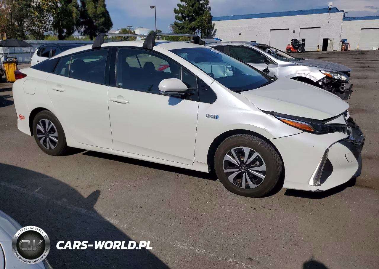 2017 Toyota Prius Prime Premium VIN:JTDKARFP4H3008157 - 4