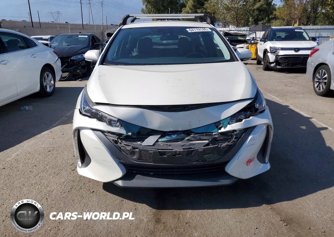 2017 Toyota Prius Prime Premium VIN:JTDKARFP4H3008157 - 5