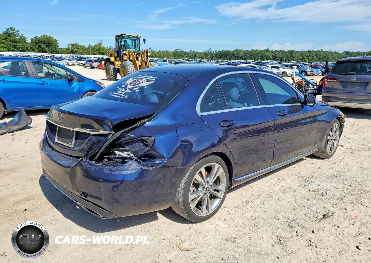 2018 Mercedes-Benz C 300 VIN:55SWF4JB5JU236421 - 3