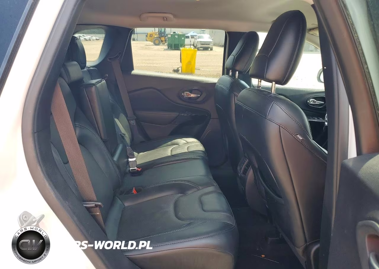 2023 Jeep Cherokee Altitude Lux VIN:1C4PJMMBXPD112239 - 10