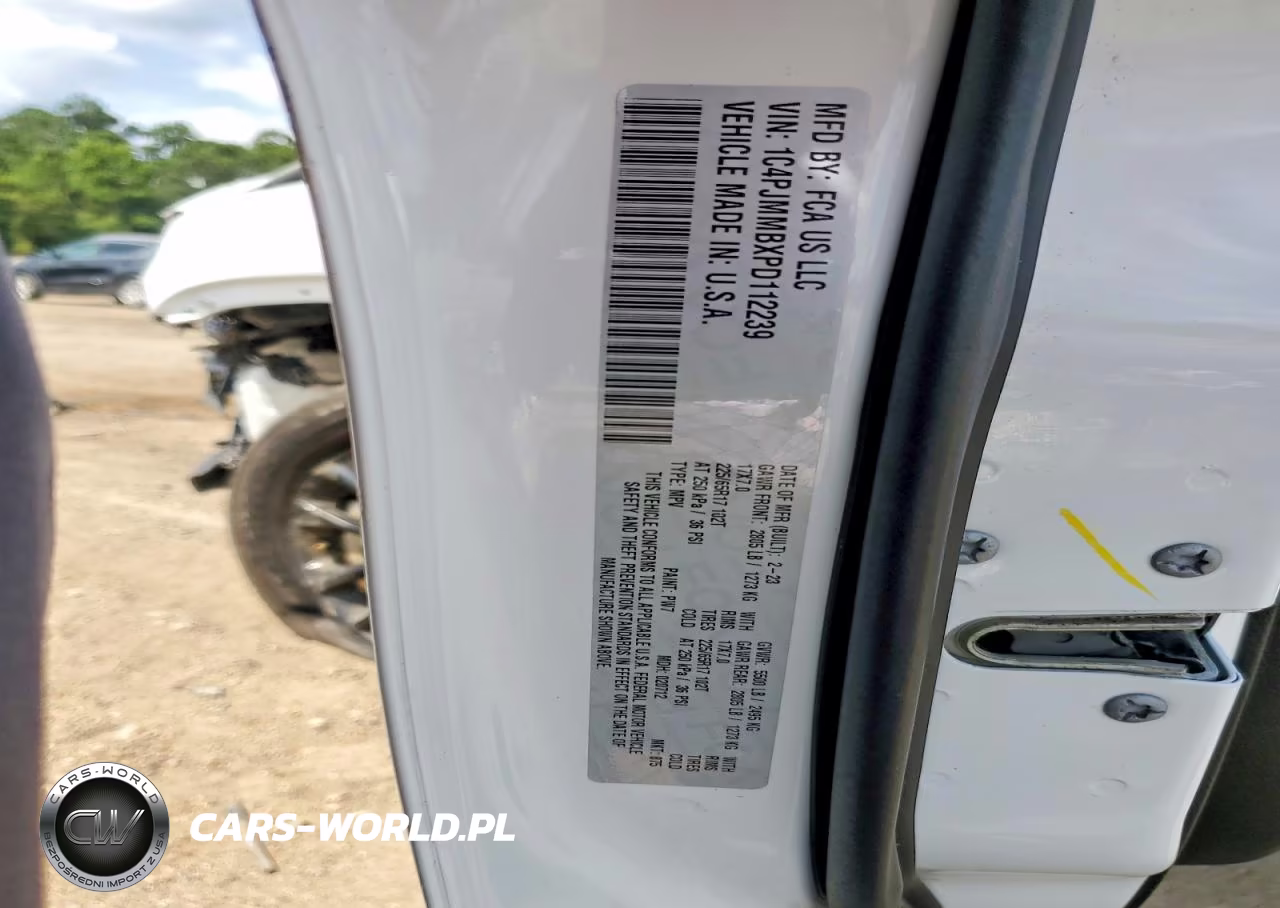 2023 Jeep Cherokee Altitude Lux VIN:1C4PJMMBXPD112239 - 12