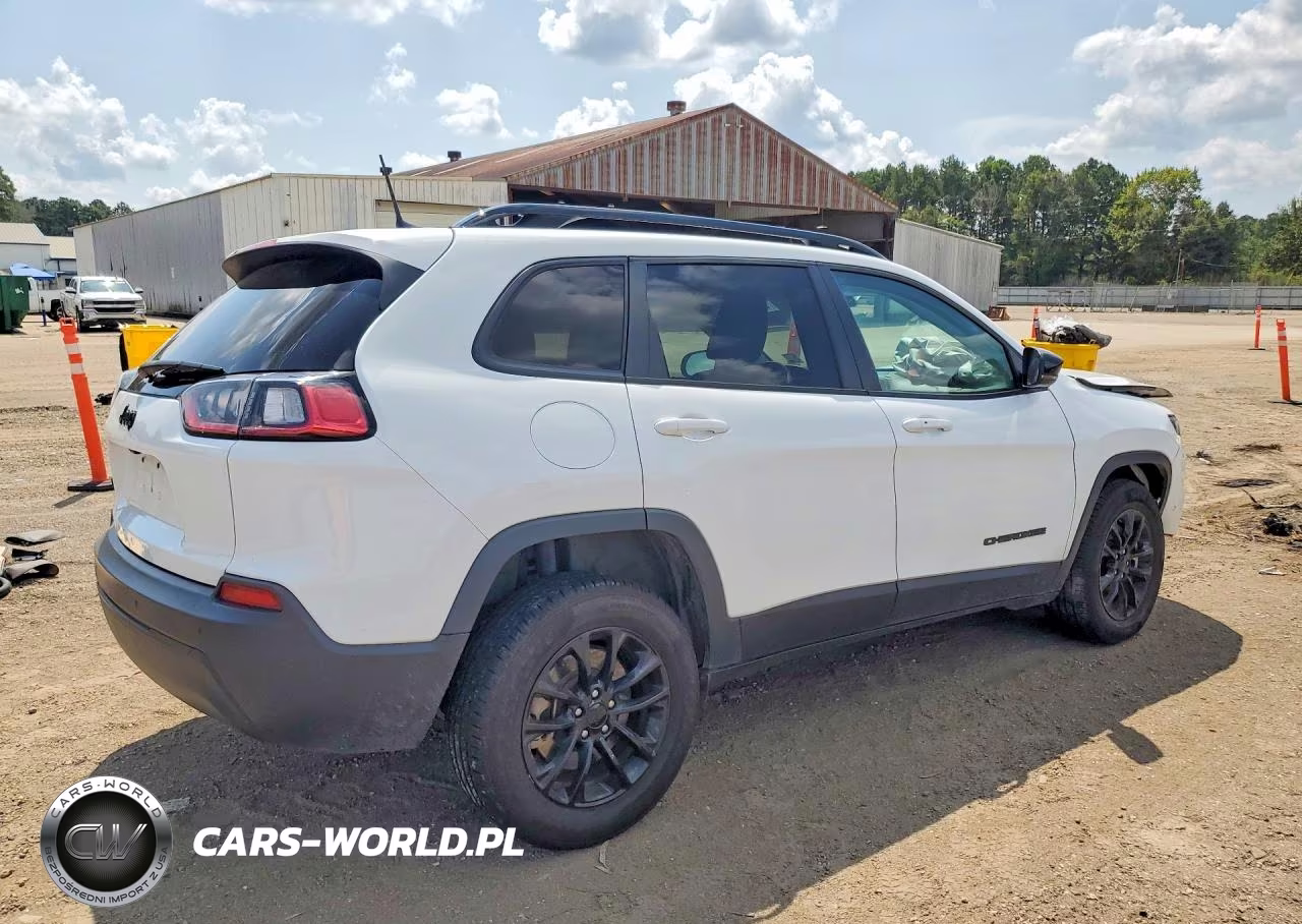 2023 Jeep Cherokee Altitude Lux VIN:1C4PJMMBXPD112239 - 3