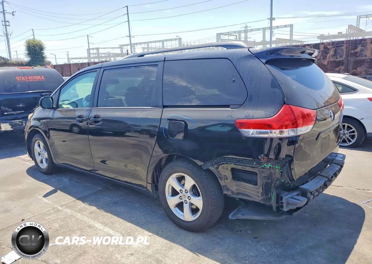 2014 Toyota Sienna Le VIN:5TDKK3DC9ES447973 - 2