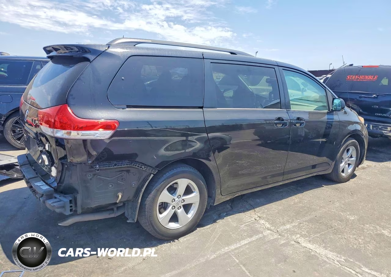 2014 Toyota Sienna Le VIN:5TDKK3DC9ES447973 - 3