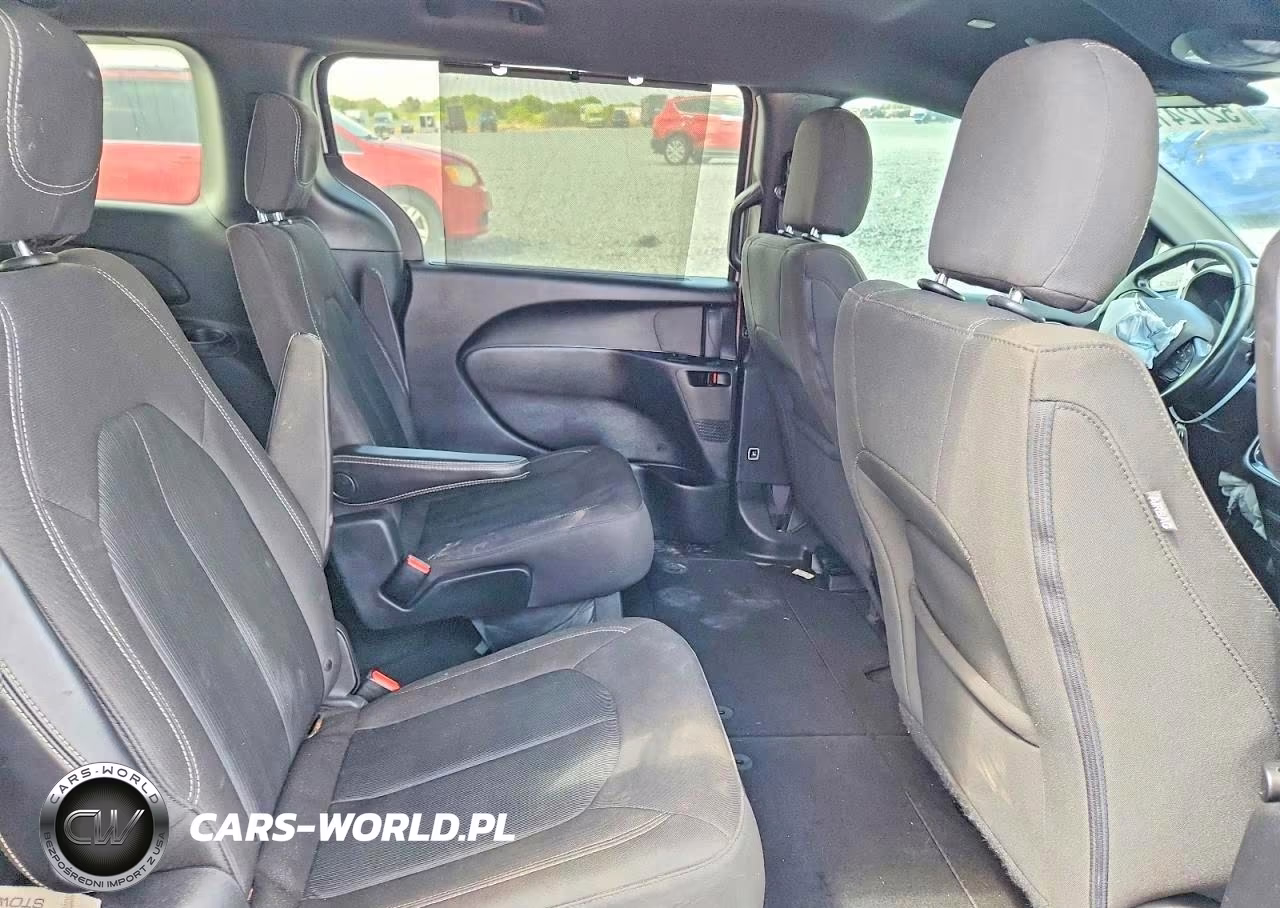 2020 Chrysler Pacifica Touring VIN:2C4RC1FG8LR120079 - 11