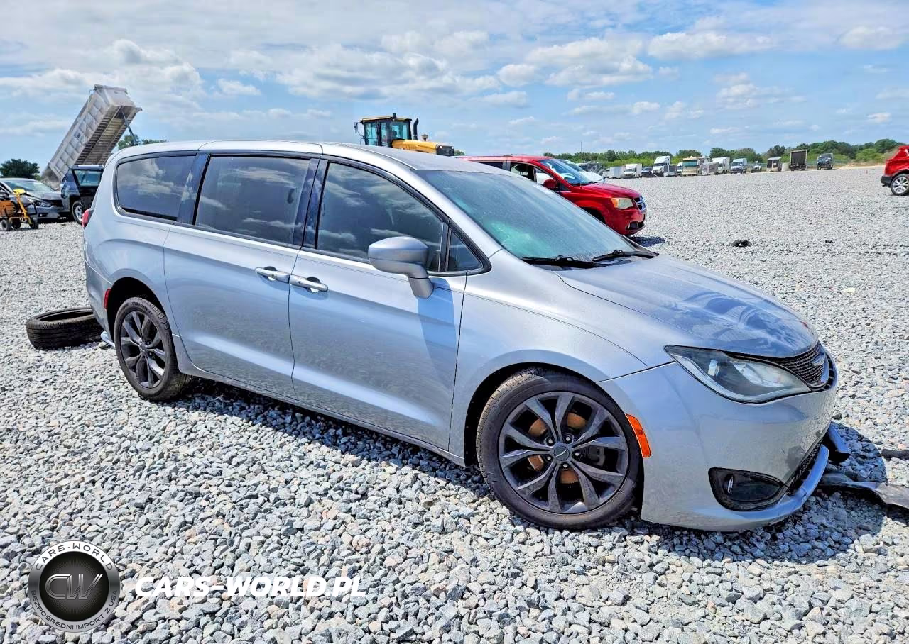 2020 Chrysler Pacifica Touring VIN:2C4RC1FG8LR120079 - 4