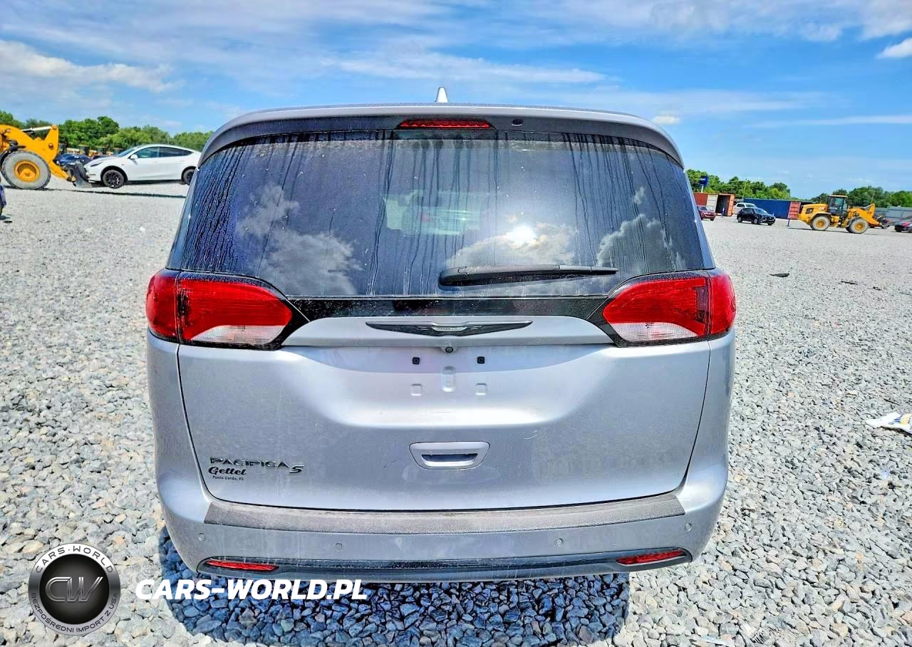 2020 Chrysler Pacifica Touring VIN:2C4RC1FG8LR120079 - 6