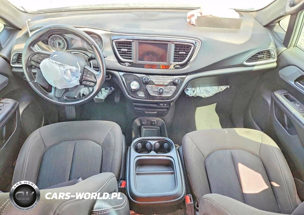 2020 Chrysler Pacifica Touring VIN:2C4RC1FG8LR120079 - 8