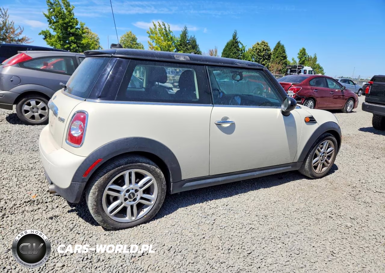 2011 Mini Cooper VIN:WMWSU3C58BT183913 - 3