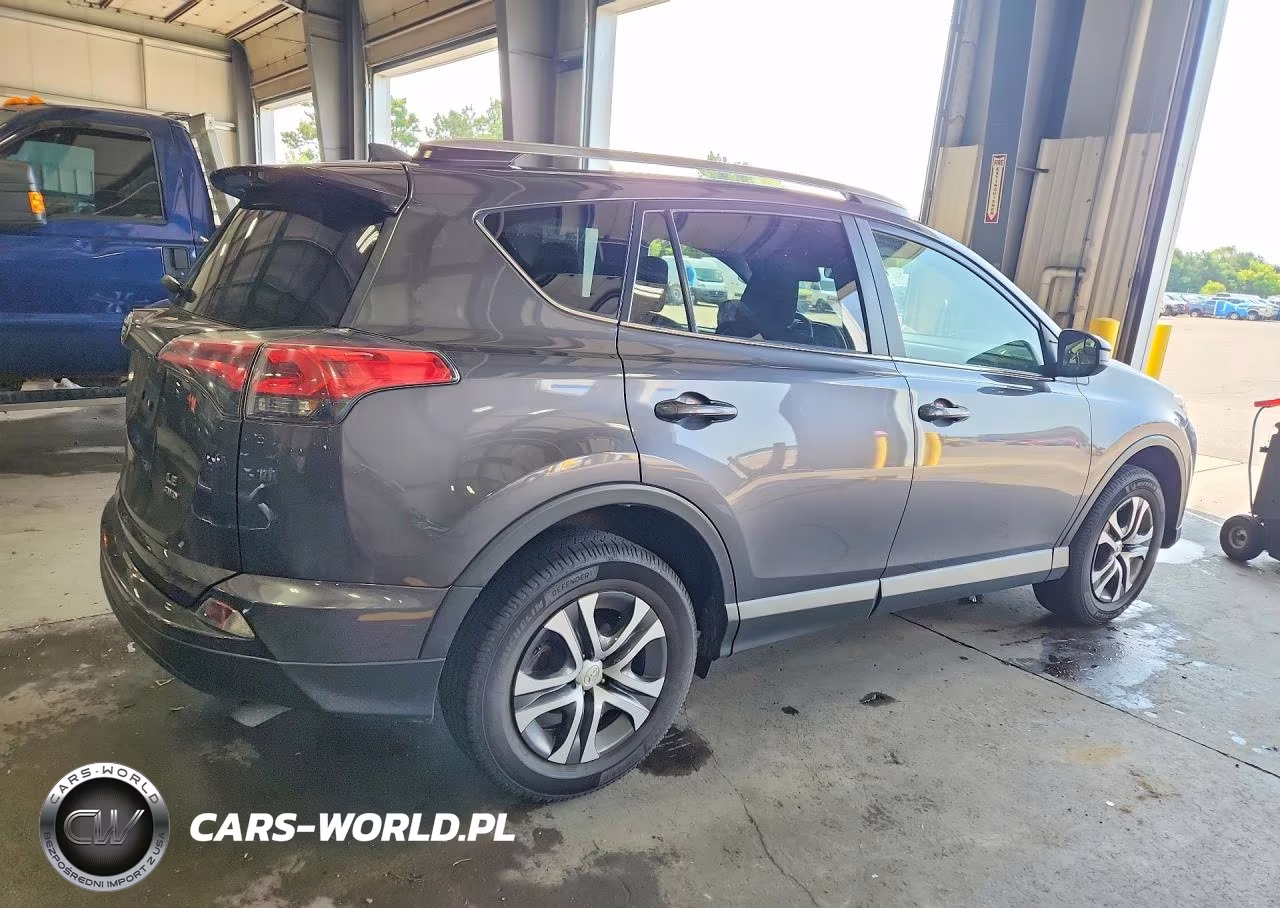 2018 Toyota Rav4 Le VIN:JTMBFREV0JJ736027 - 3
