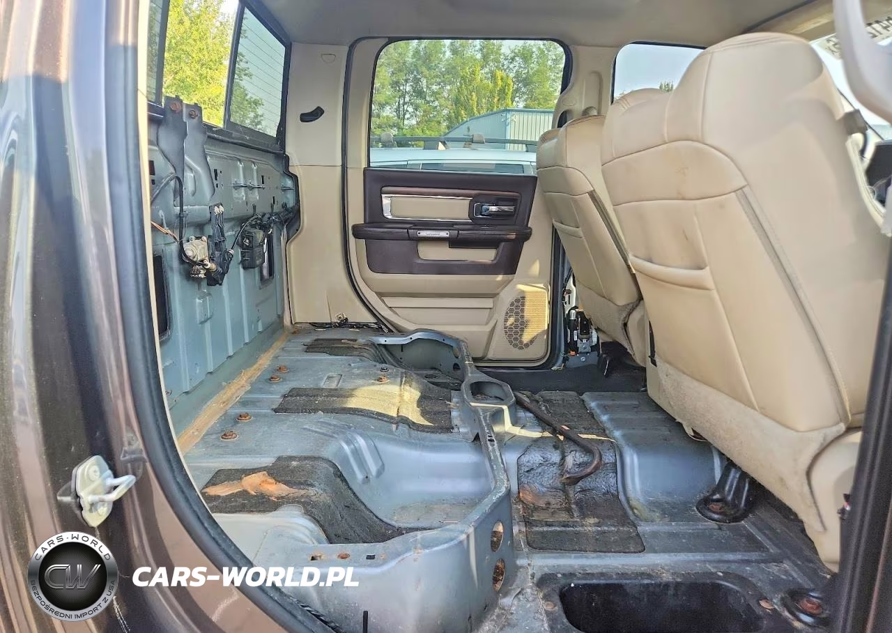 2015 Ram 2500 Laramie VIN:3C6UR5FL7FG673076 - 10