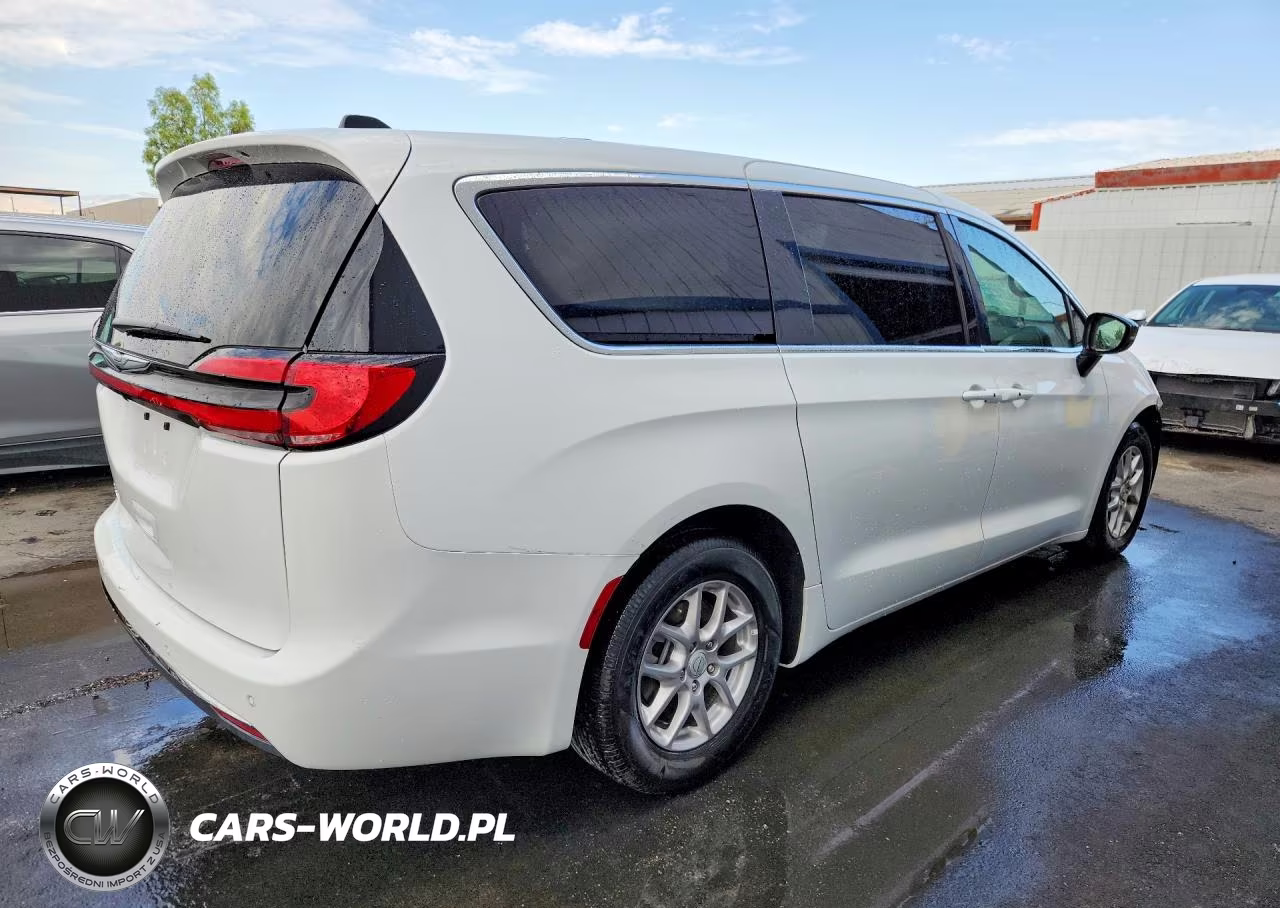2025 Chrysler Pacifica Select VIN:2C4RC1BG7SR612462 - 3