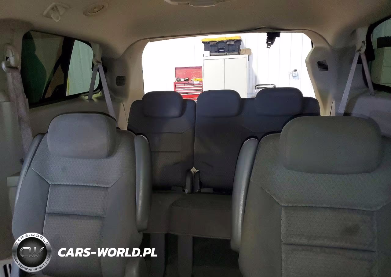 2010 Chrysler Town & Country Touring VIN:2A4RR5D15AR240059 - 10
