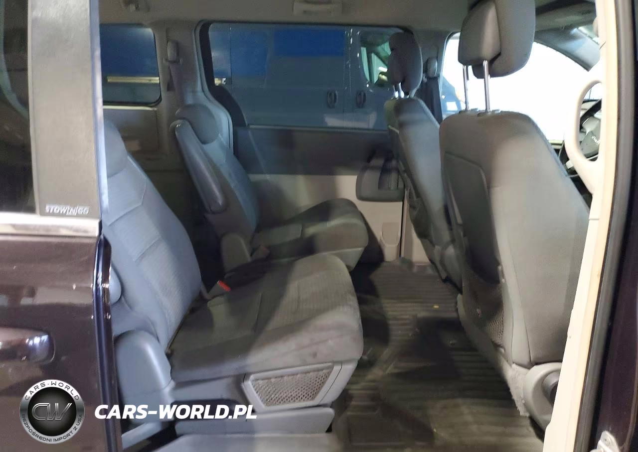 2010 Chrysler Town & Country Touring VIN:2A4RR5D15AR240059 - 11
