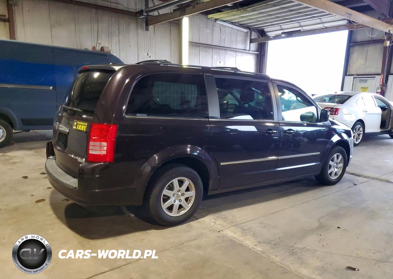 2010 Chrysler Town & Country Touring VIN:2A4RR5D15AR240059 - 3
