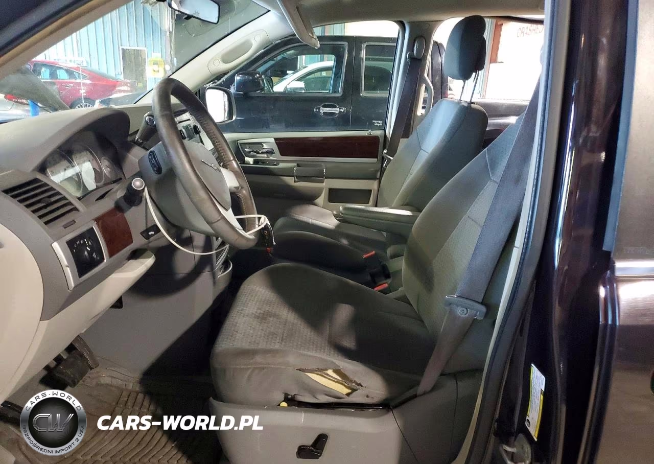 2010 Chrysler Town & Country Touring VIN:2A4RR5D15AR240059 - 7