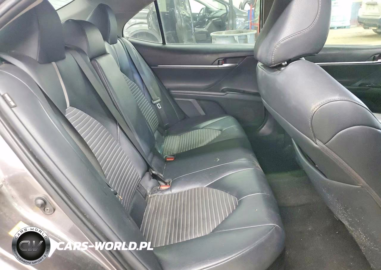 2018 Toyota Camry Hybrid Se VIN:4T1B21HK3JU009120 - 10
