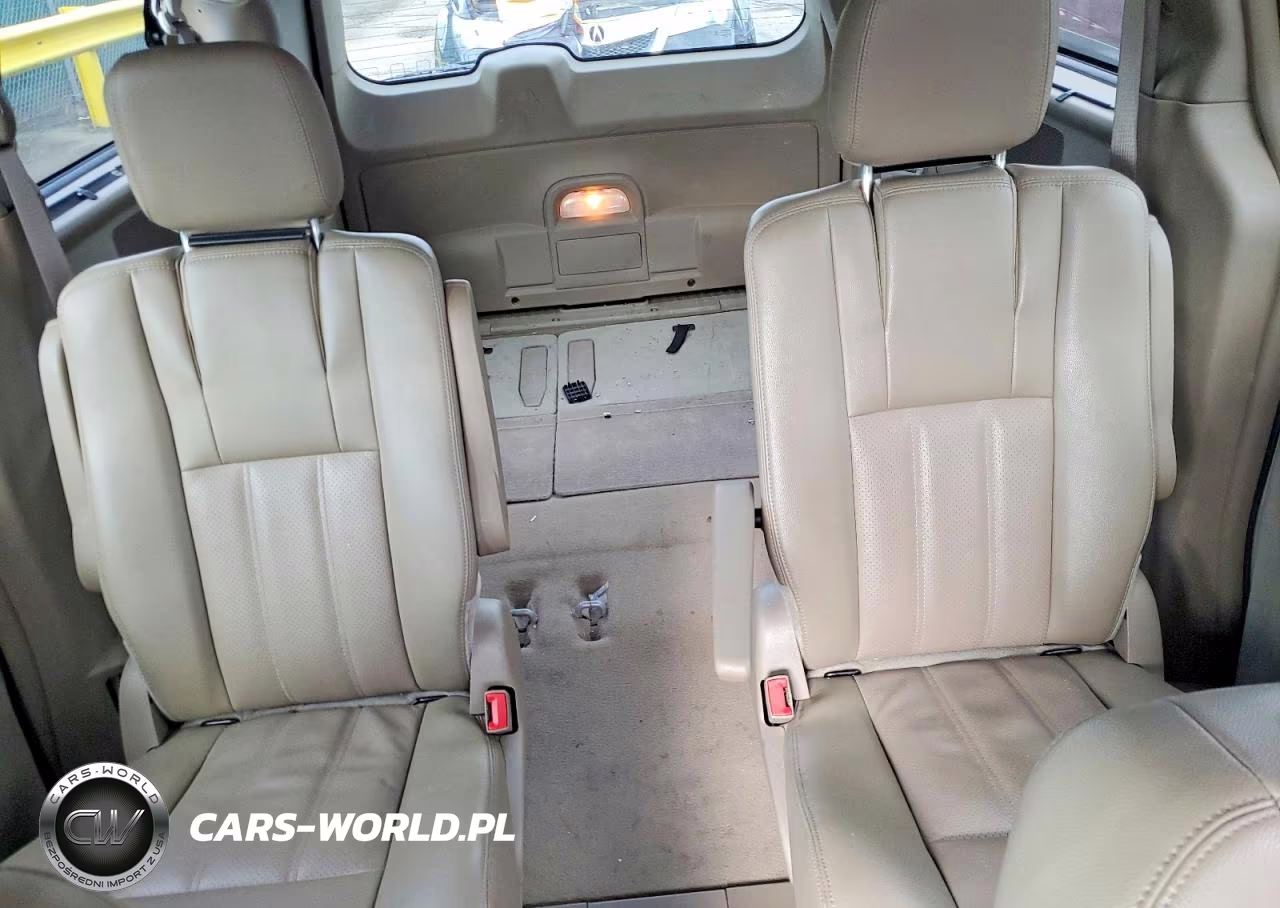 2015 Chrysler Town & Country Touring L VIN:2C4RC1CG4FR539846 - 10