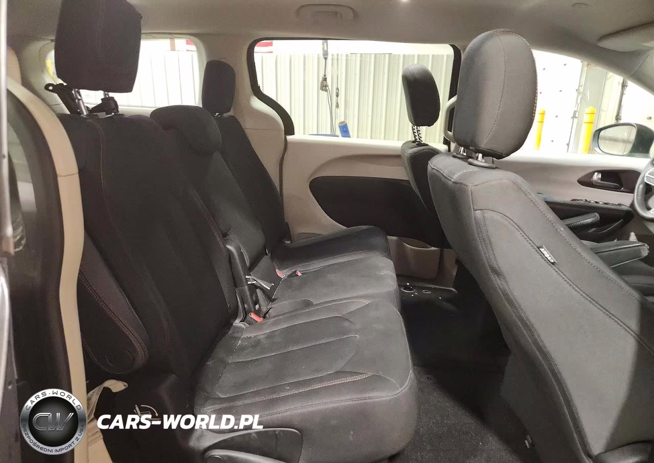 2017 Chrysler Pacifica Touring VIN:2C4RC1DG9HR588249 - 11