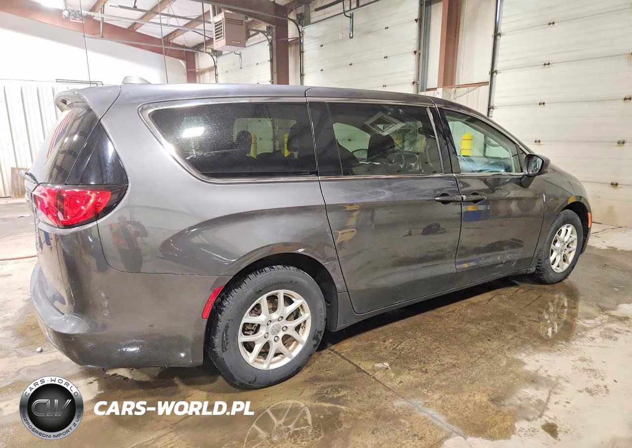 2017 Chrysler Pacifica Touring VIN:2C4RC1DG9HR588249 - 3