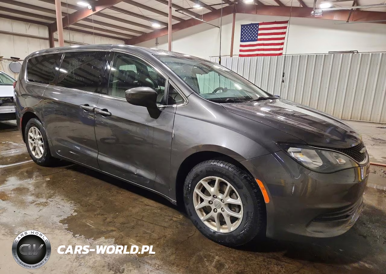 2017 Chrysler Pacifica Touring VIN:2C4RC1DG9HR588249 - 4