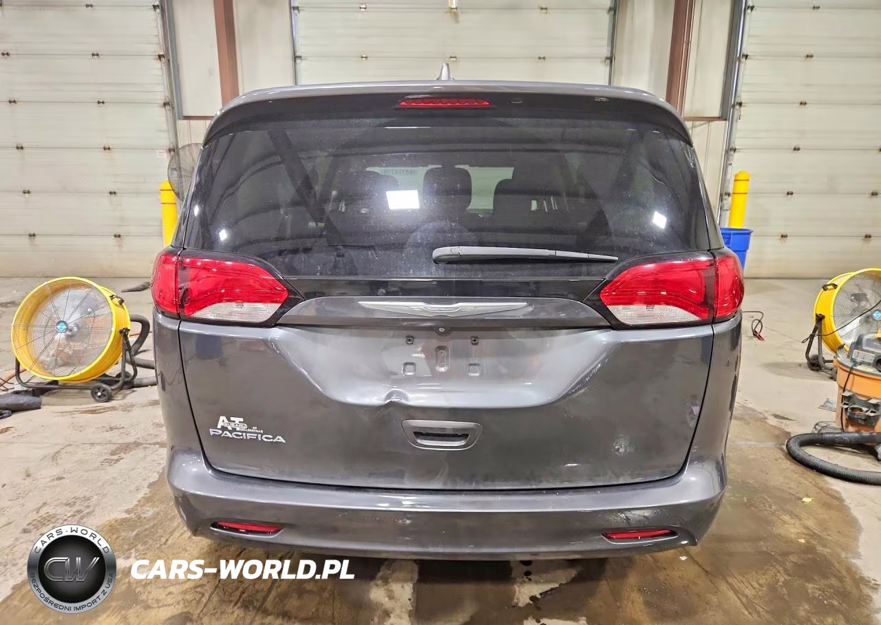 2017 Chrysler Pacifica Touring VIN:2C4RC1DG9HR588249 - 6