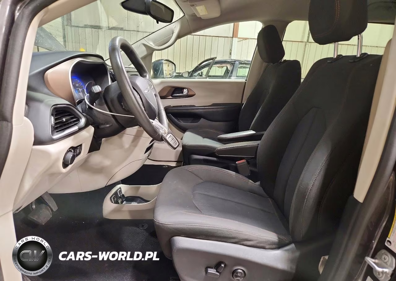 2017 Chrysler Pacifica Touring VIN:2C4RC1DG9HR588249 - 7