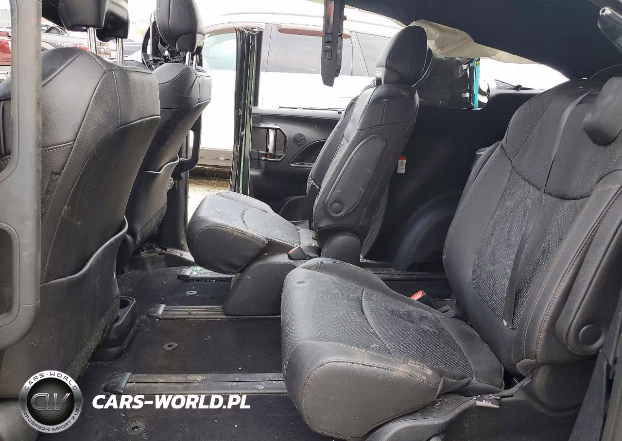 2026 Toyota Sienna Limited 7-Passenger VIN:5TDZSKFC1TS258995 - 11