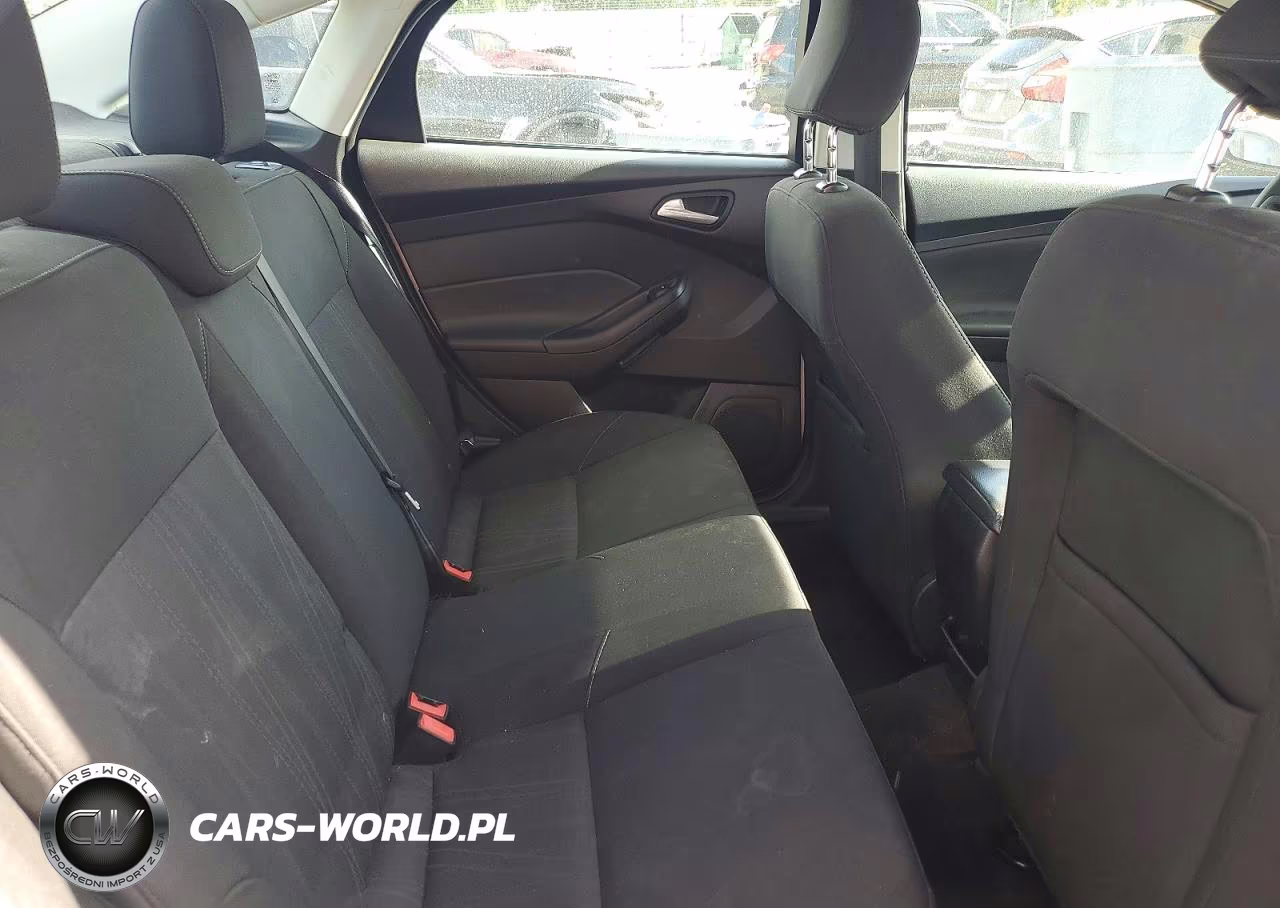 2017 Ford Focus Se VIN:1FADP3F26HL264279 - 10