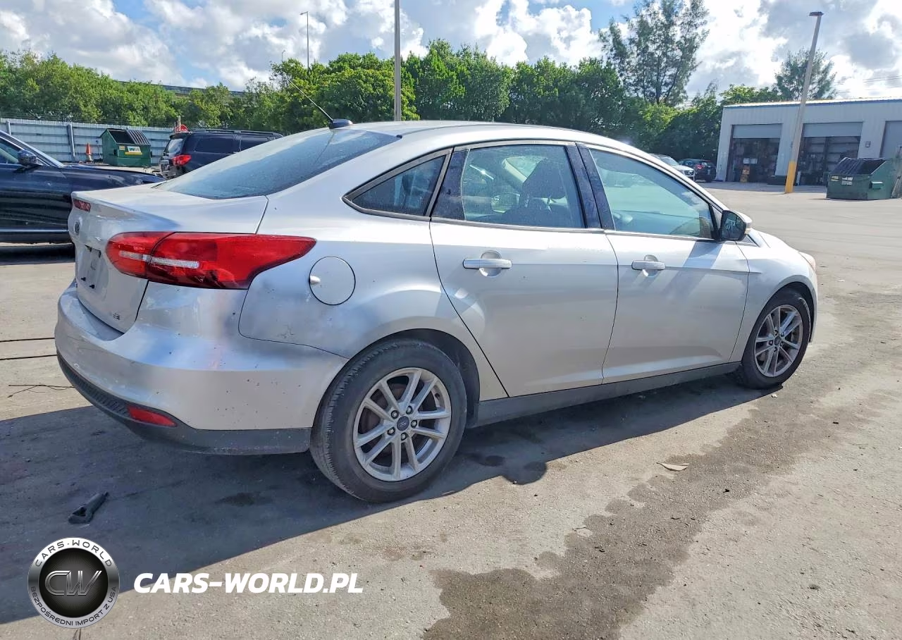 2017 Ford Focus Se VIN:1FADP3F26HL264279 - 3