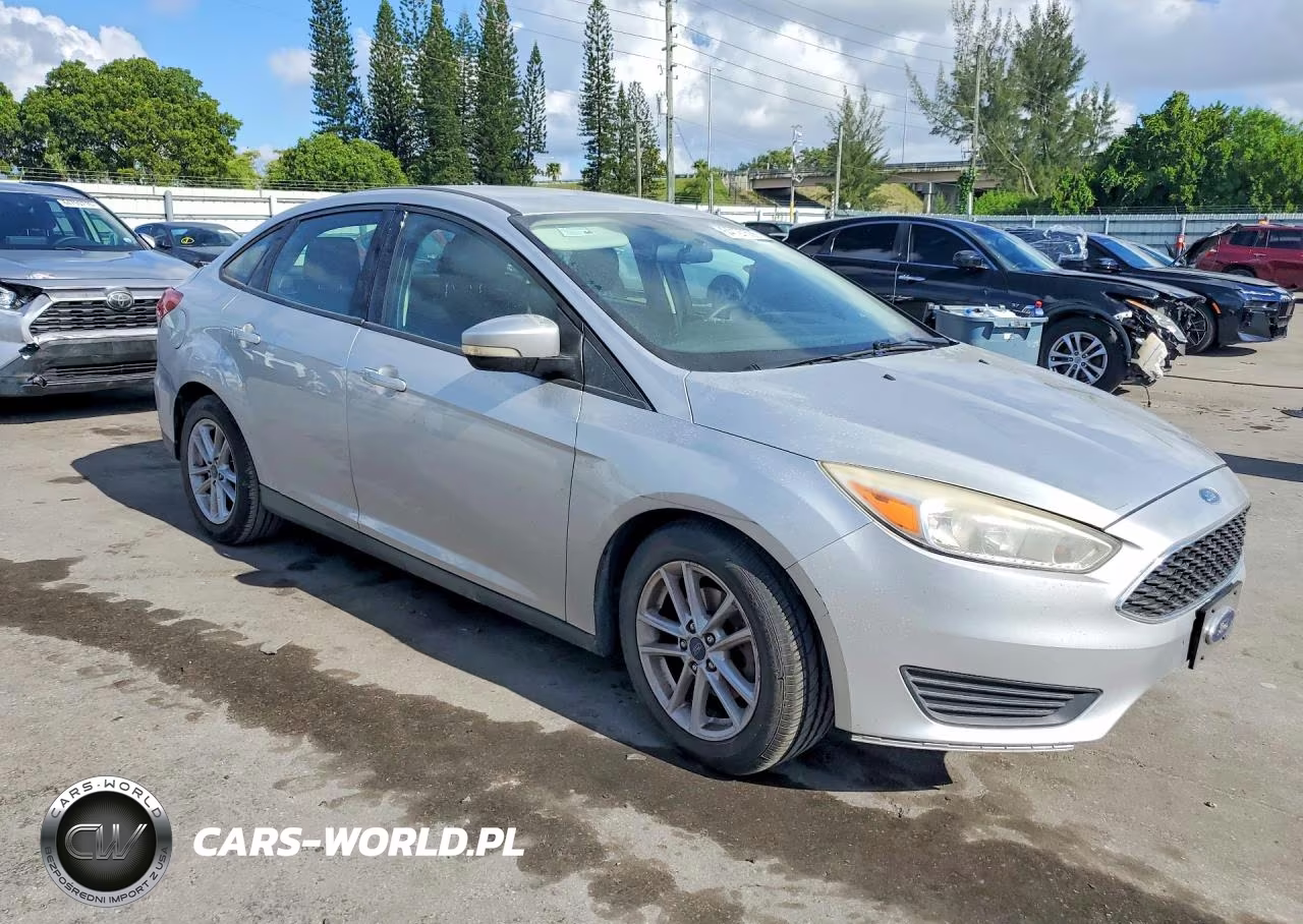 2017 Ford Focus Se VIN:1FADP3F26HL264279 - 4