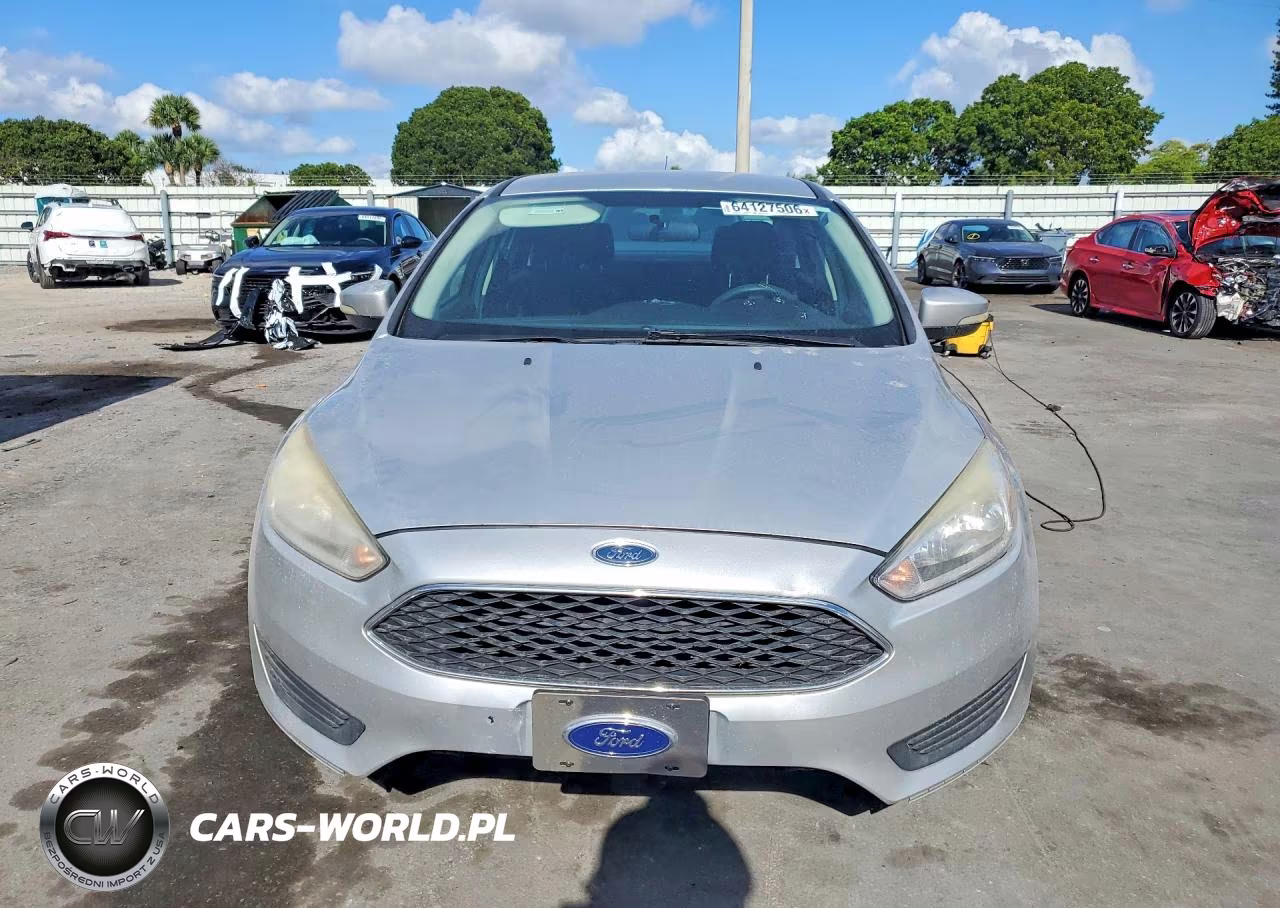 2017 Ford Focus Se VIN:1FADP3F26HL264279 - 5