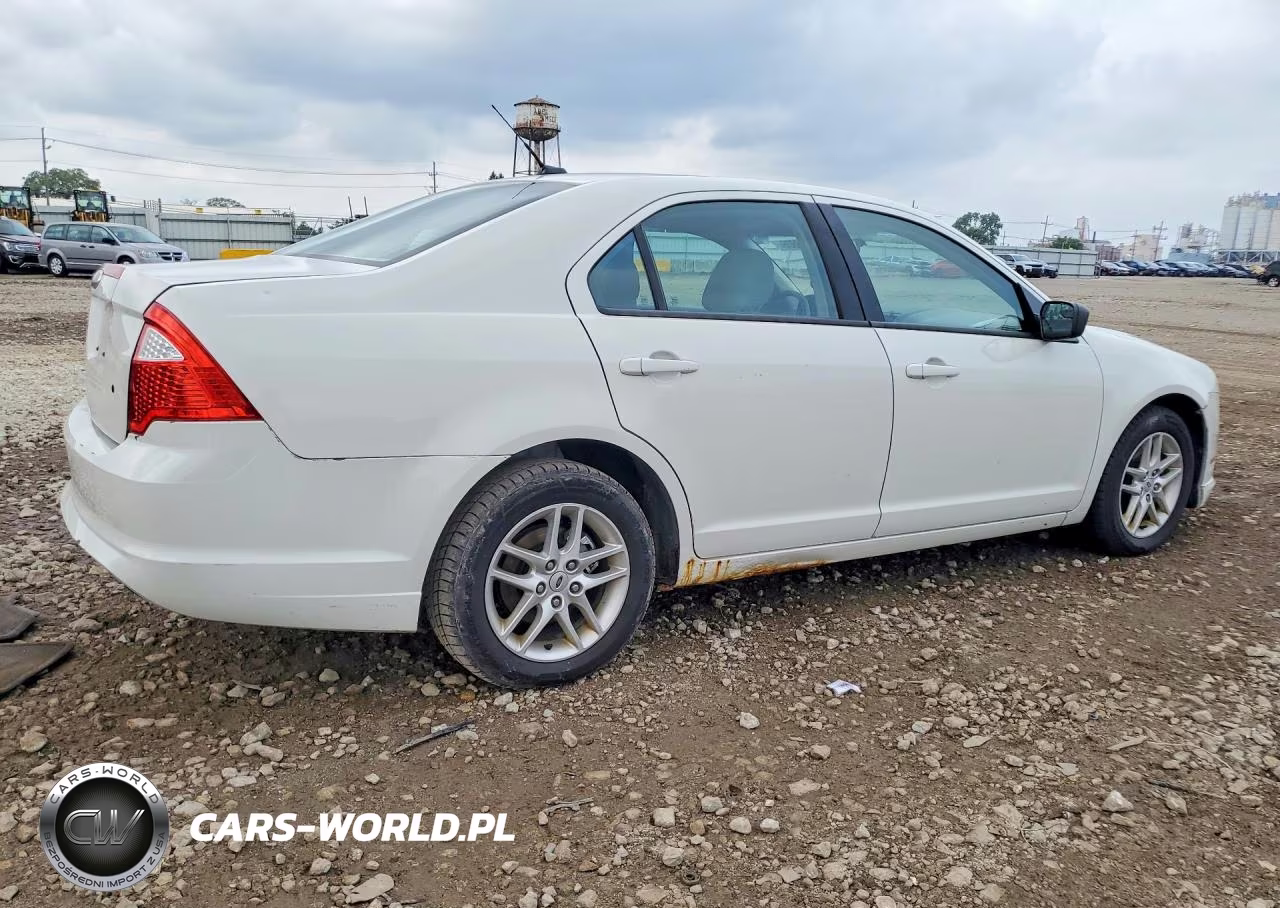 2011 Ford Fusion S VIN:3FAHP0GA6BR183197 - 3