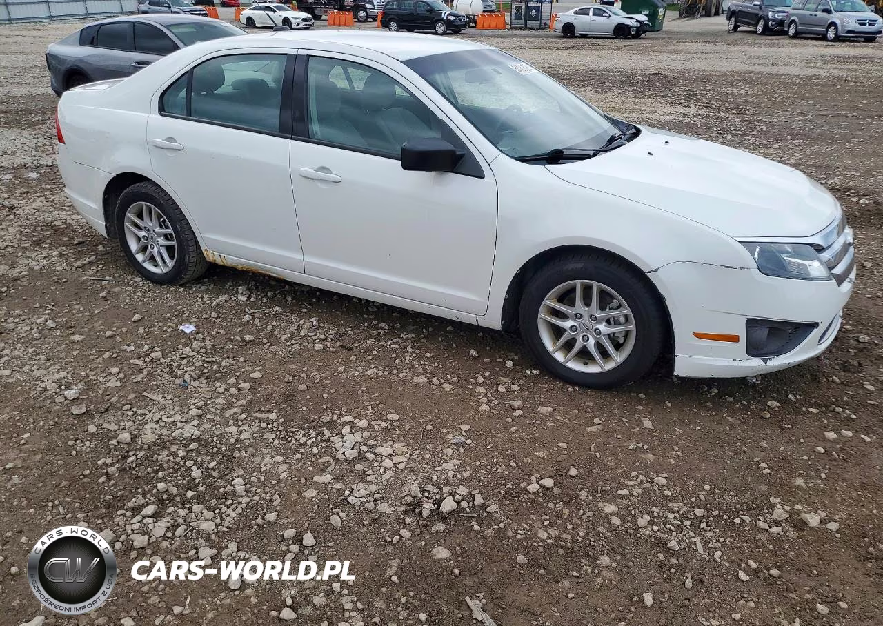 2011 Ford Fusion S VIN:3FAHP0GA6BR183197 - 4