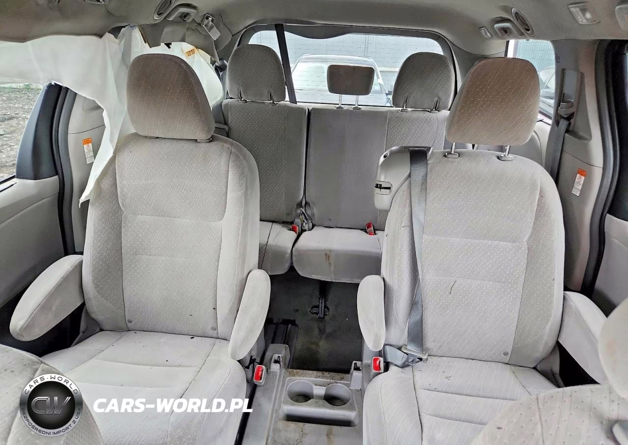 2018 Toyota Sienna Le VIN:5TDKZ3DC8JS902396 - 10