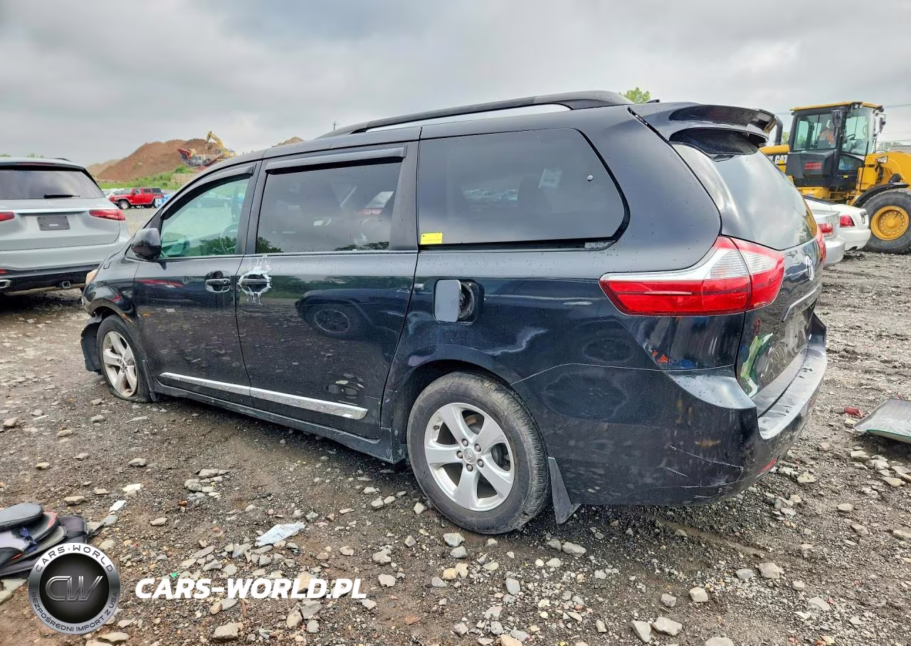 2018 Toyota Sienna Le VIN:5TDKZ3DC8JS902396 - 2