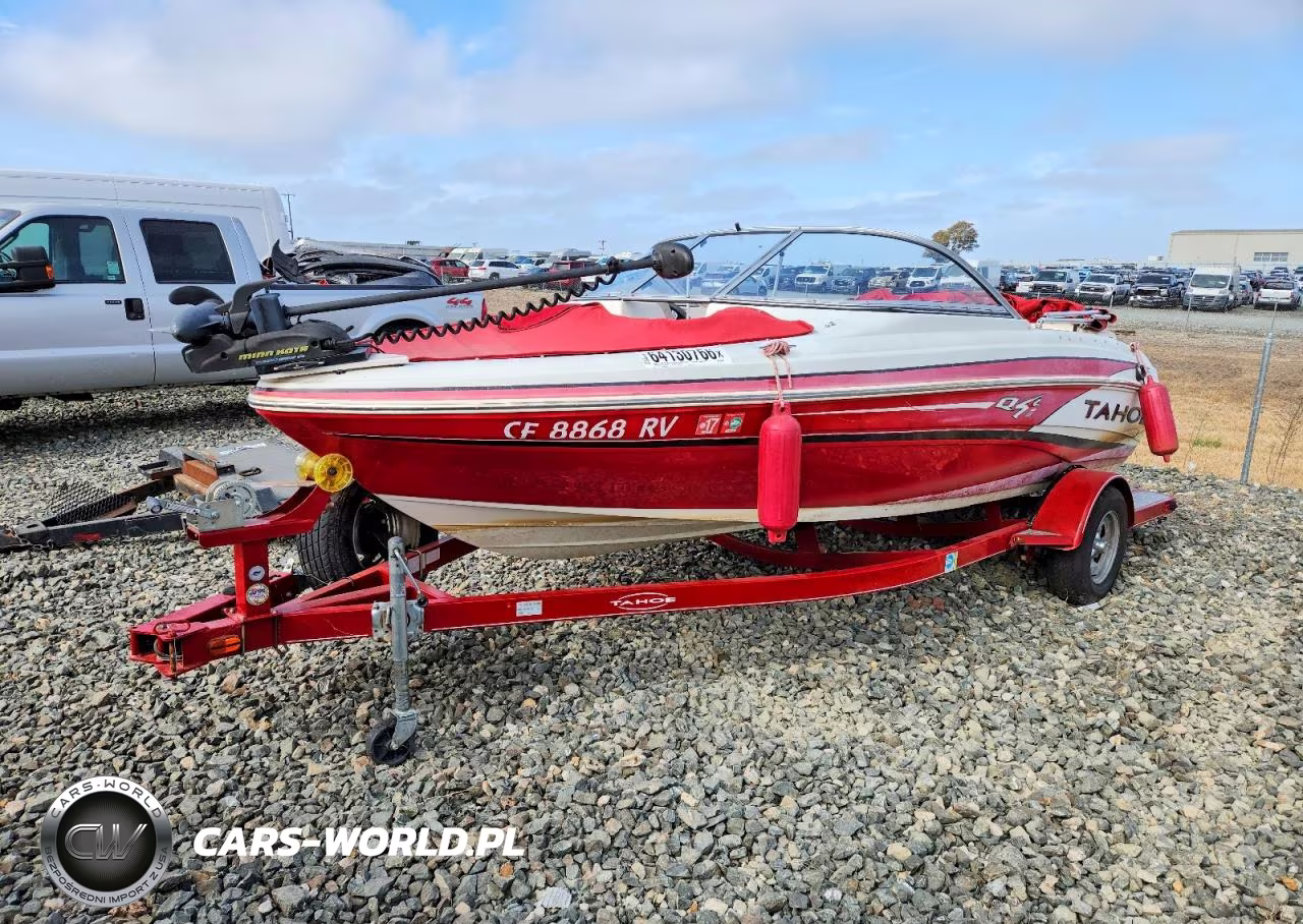 2013 Tahoe Boat