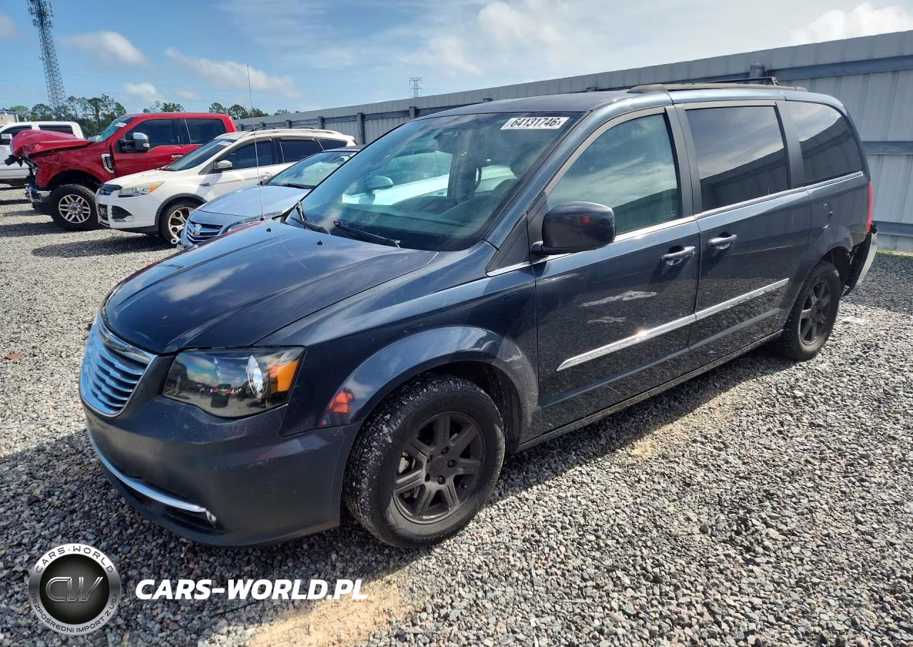 2013 Chrysler Town & Country Touring – zdjęcie 1 z 13