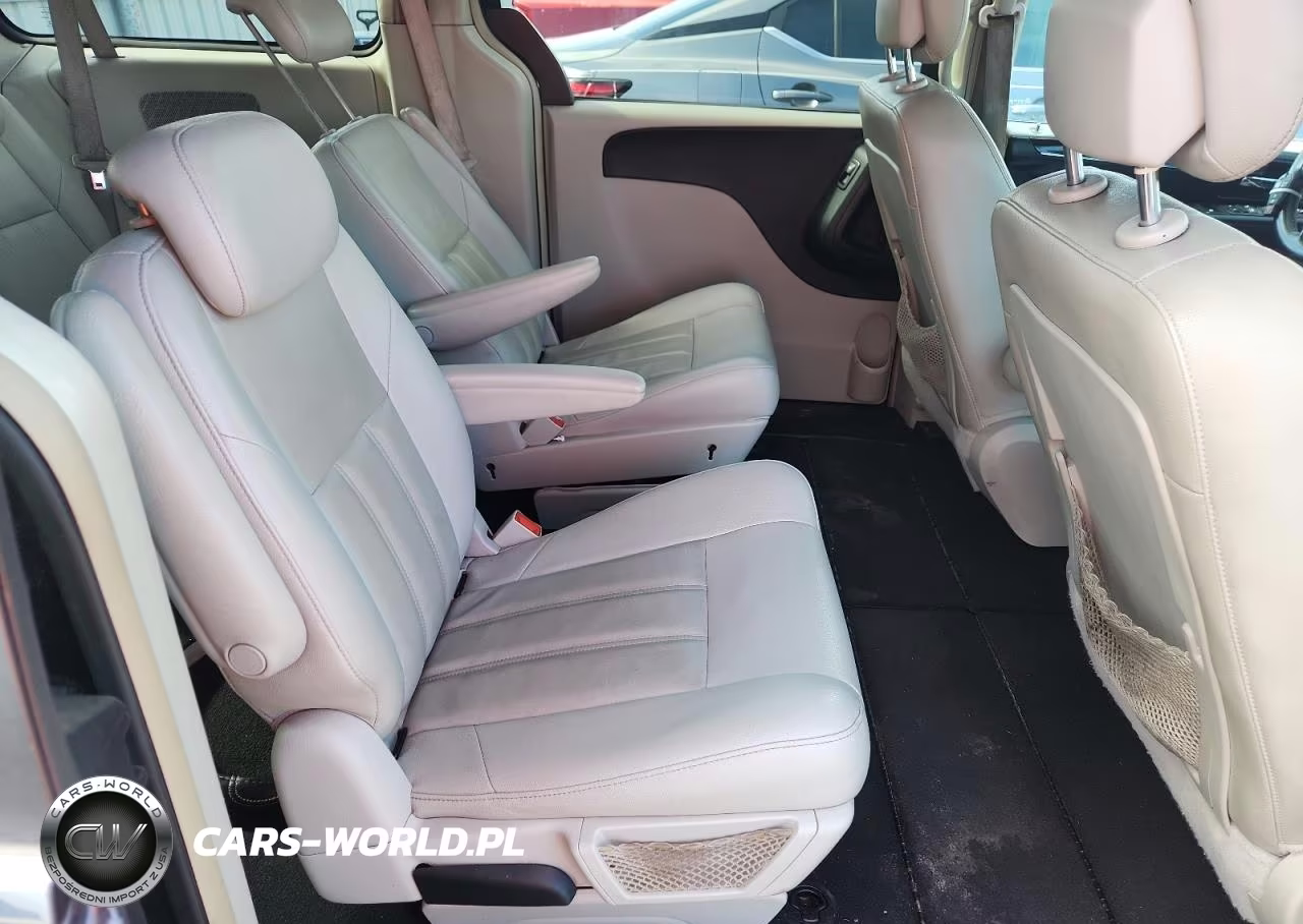 2013 Chrysler Town & Country Touring VIN:2C4RC1BG5DR594353 - 11