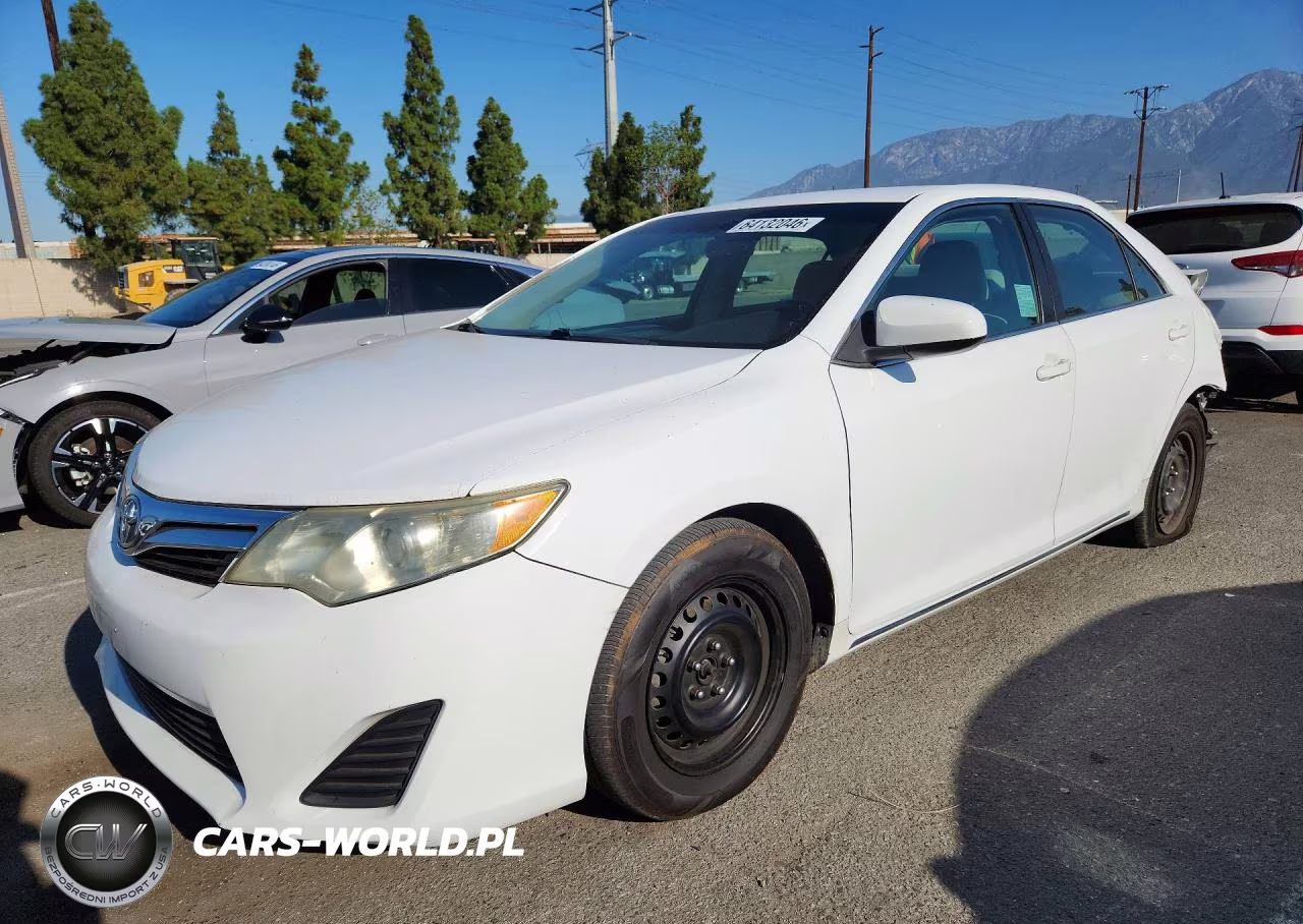 2013 Toyota Camry Le – zdjęcie 1 z 13
