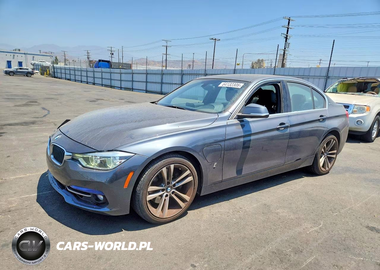 2018 BMW 330E – zdjęcie 1 z 12
