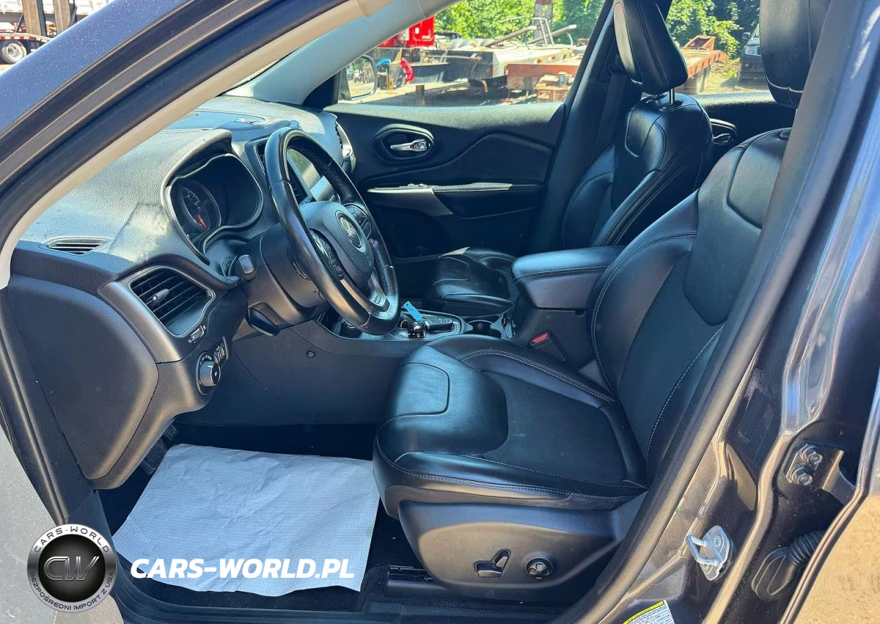 2019 Jeep Cherokee Latitude Plus VIN:1C4PJMLB9KD182017 - 12