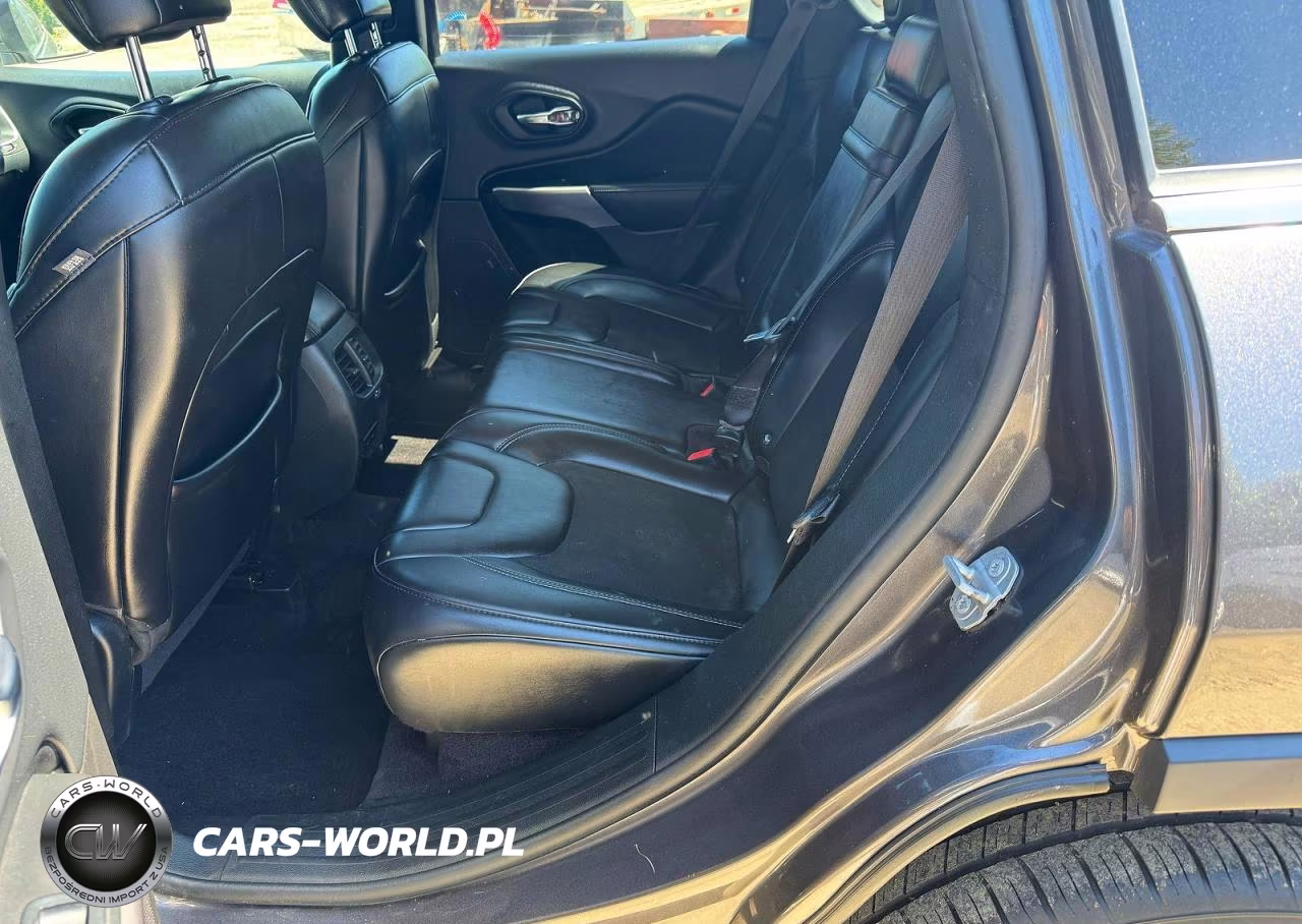 2019 Jeep Cherokee Latitude Plus VIN:1C4PJMLB9KD182017 - 13